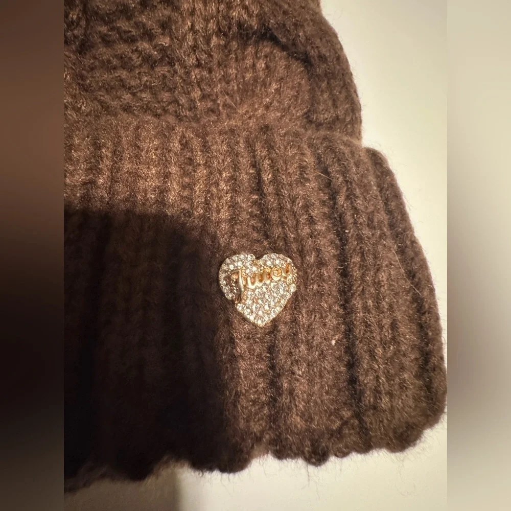 New Women's Juicy Couture w/Heart Charm Knit Faux Fur Pom Brown Beanie Hat
